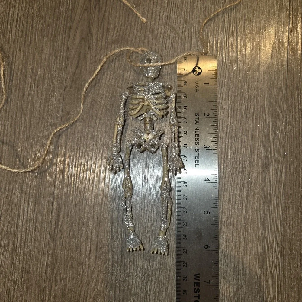 Vintage 8 pcs Scary Mr Bones /Glittered Skeletons 55